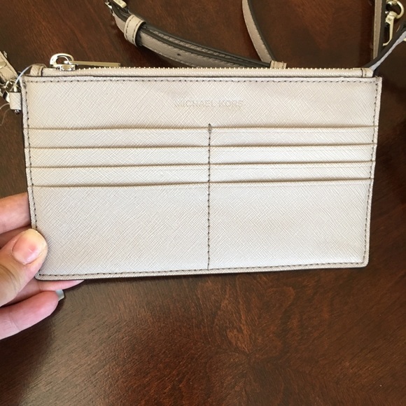 Last one✨Michael Kors 3 in 1 Crossbody Bag clutch - Picture 4 of 8